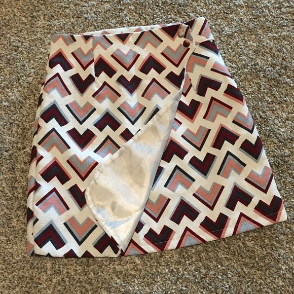 mini skirts - Picture 3 of 9